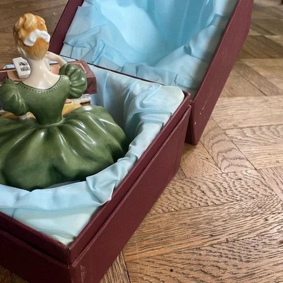 Royal Doulton Virginals Royal Doulton Lady Musicians - Picture 10 of 16